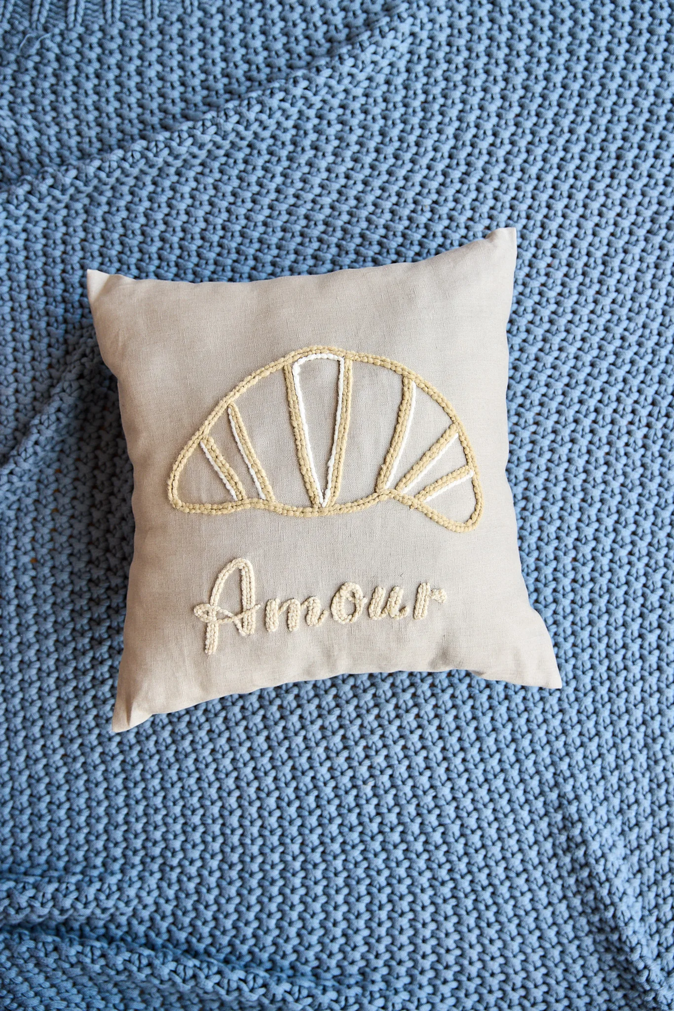 "amour" croissant pillow - Image 6